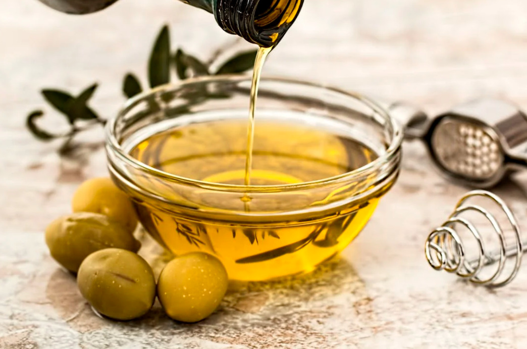 ¿Por qué el aceite de oliva virgen extra es insustituible en una dieta saludable?